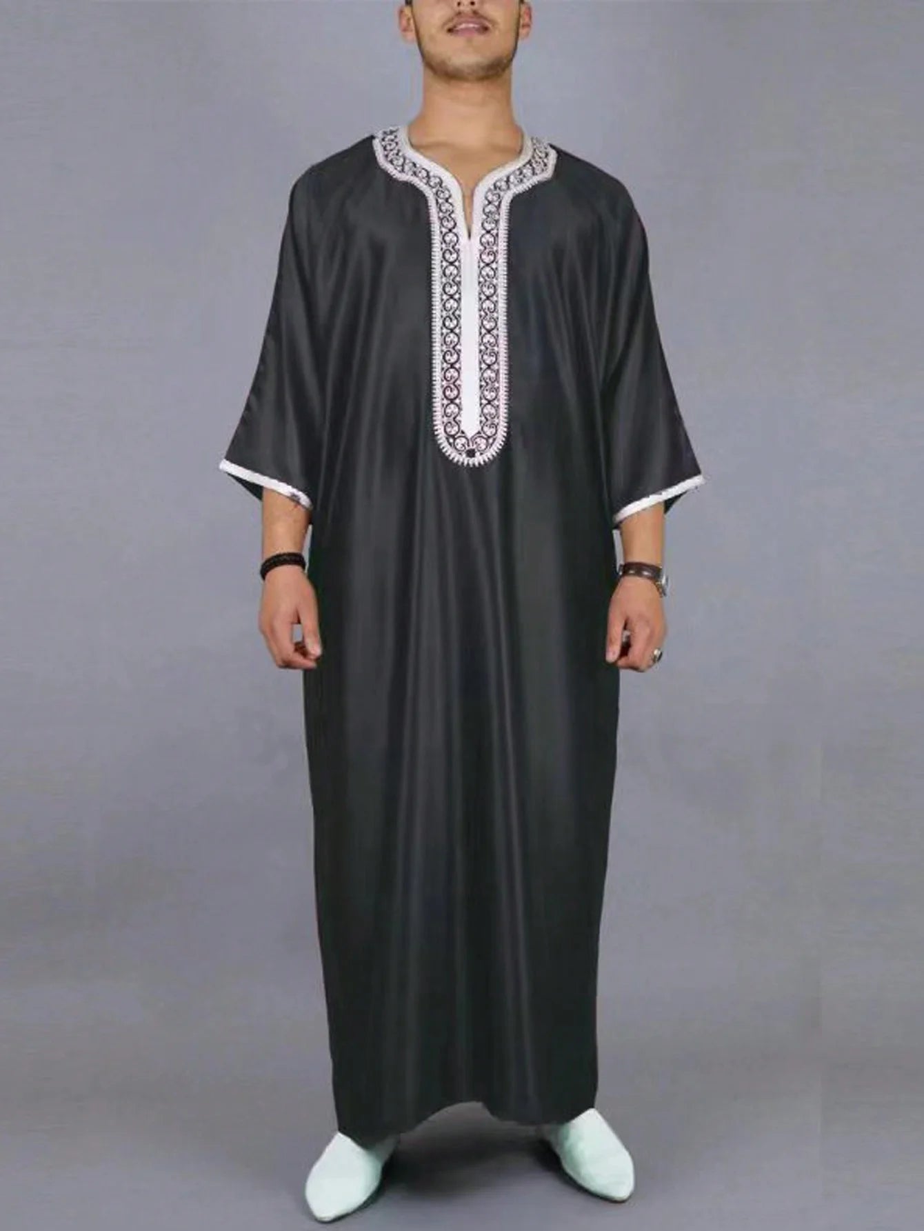 Moroccan Embroidered Men’s Thobe – Modest Islamic Wear