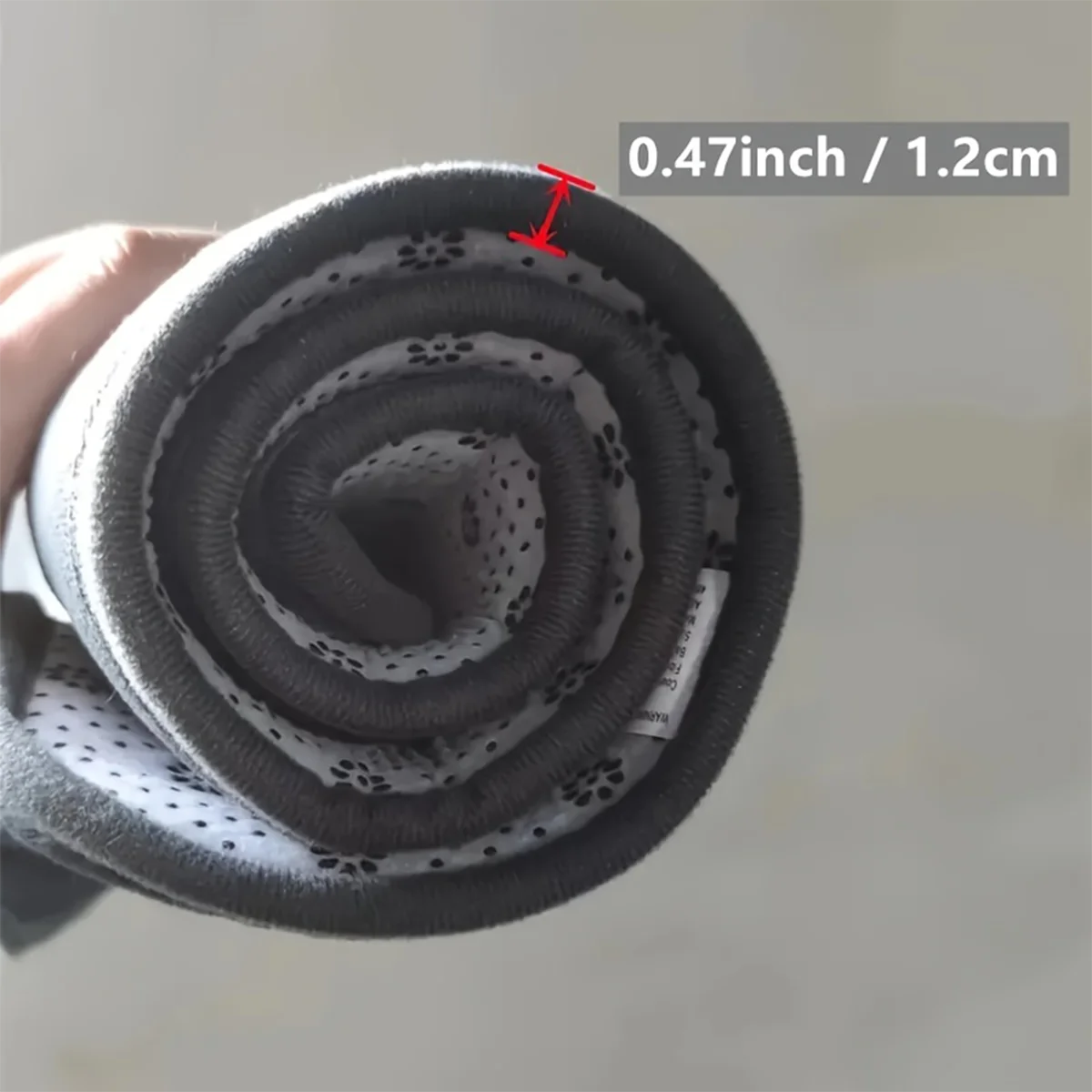 Minimalist Islamic Prayer Mat – Soft & Lightweight