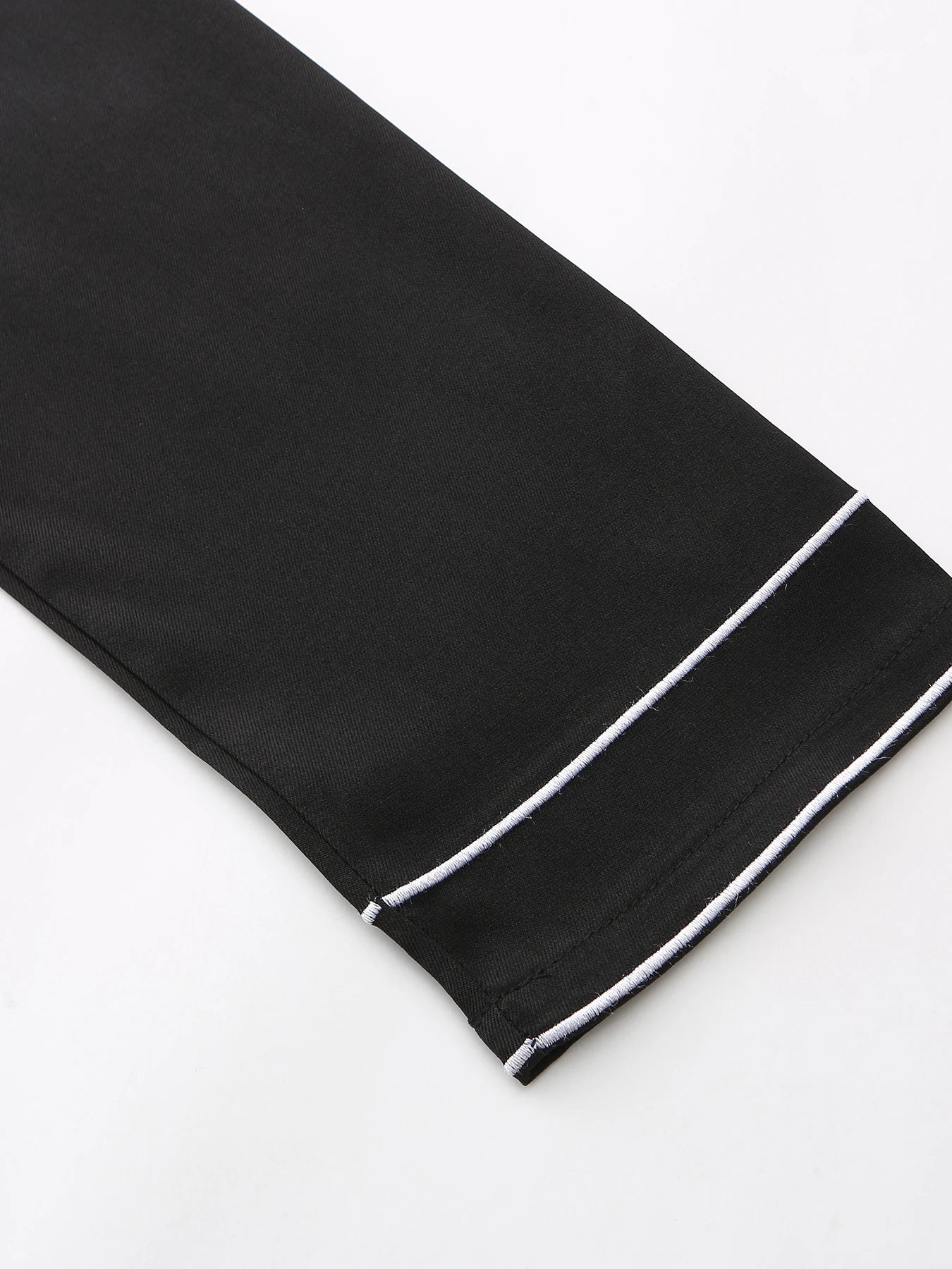 Men’s Black Embroidered Thobe – Classic Islamic Long Sleeve Robe